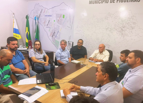 Imagem de compartilhamento para o artigo Prefeito Juvenal Consolaro reúne equipe para alinhar demandas e fortalecer a transparência da gestão em Figueirão da MS Todo dia